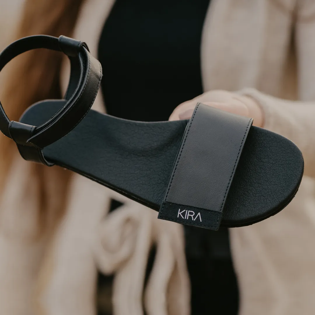 KIRA Sustainable sandaalit, musta